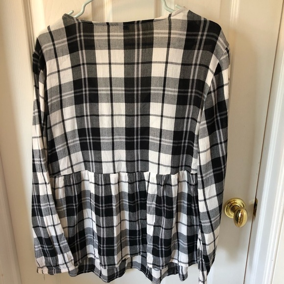 Black and White Plaid Blouse Medium EUC - Picture 2 of 5